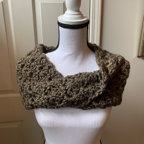 NEW Crocheted Infinity Scarf - Picture 3 of 3